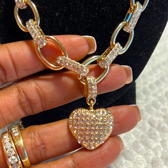 Gold Heart Pendant Chain - Picture 4 of 6